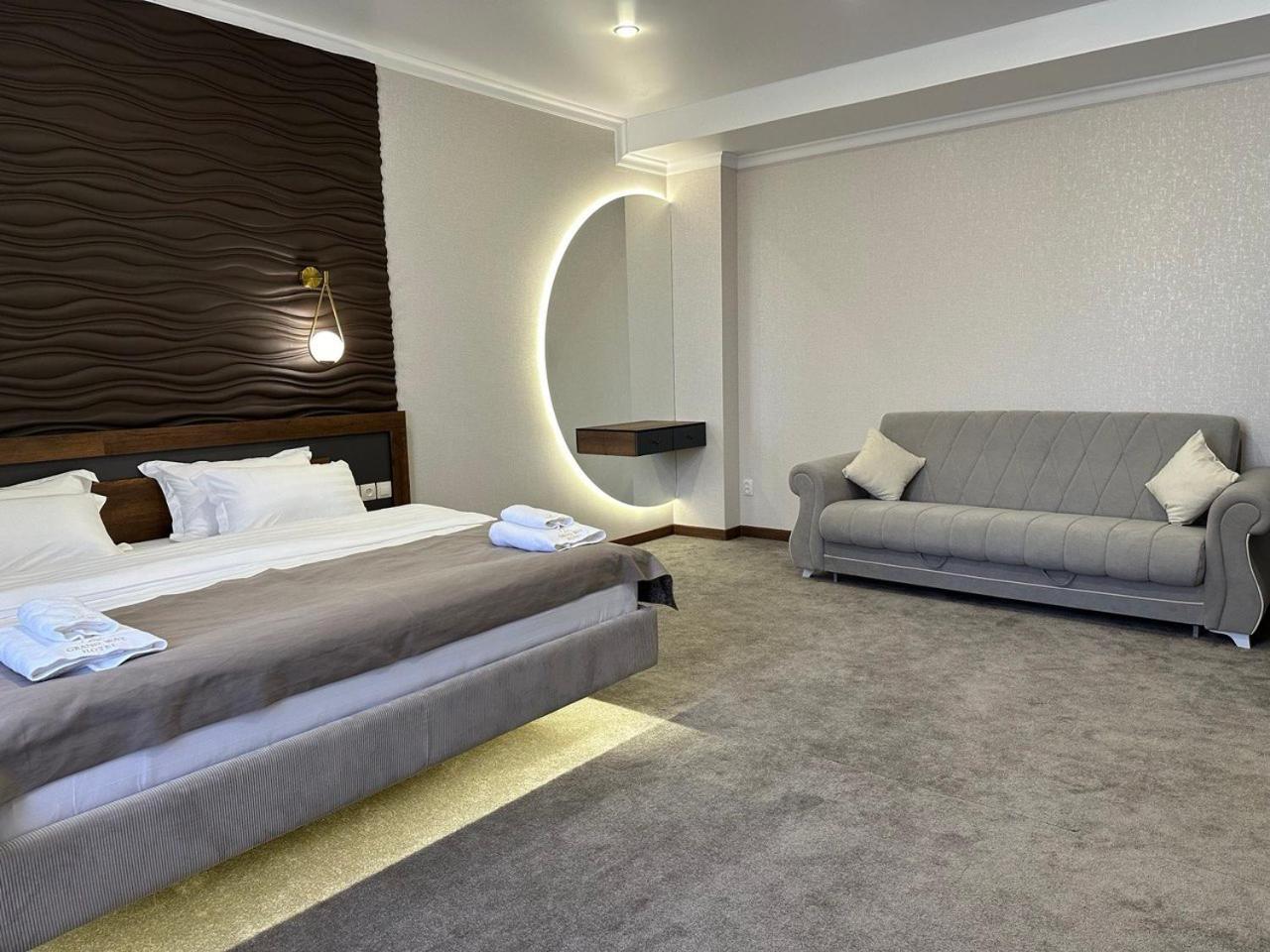 Grand Way Hotel Taraz Exterior photo